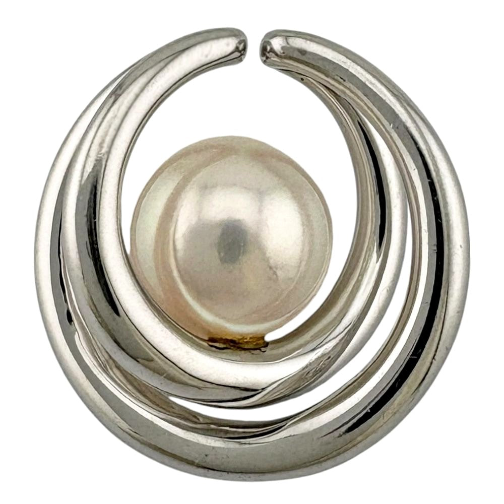 Mikimoto 18K white gold pendant top with a round Akoya pearl for ladies in silver color