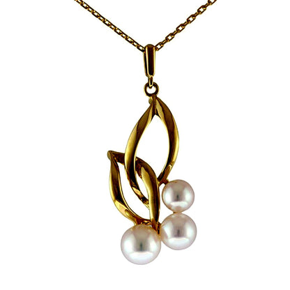 Mikimoto ladies necklace featuring an 18K yellow gold chain and a single Akoya pearl pendant weighing 4 grams