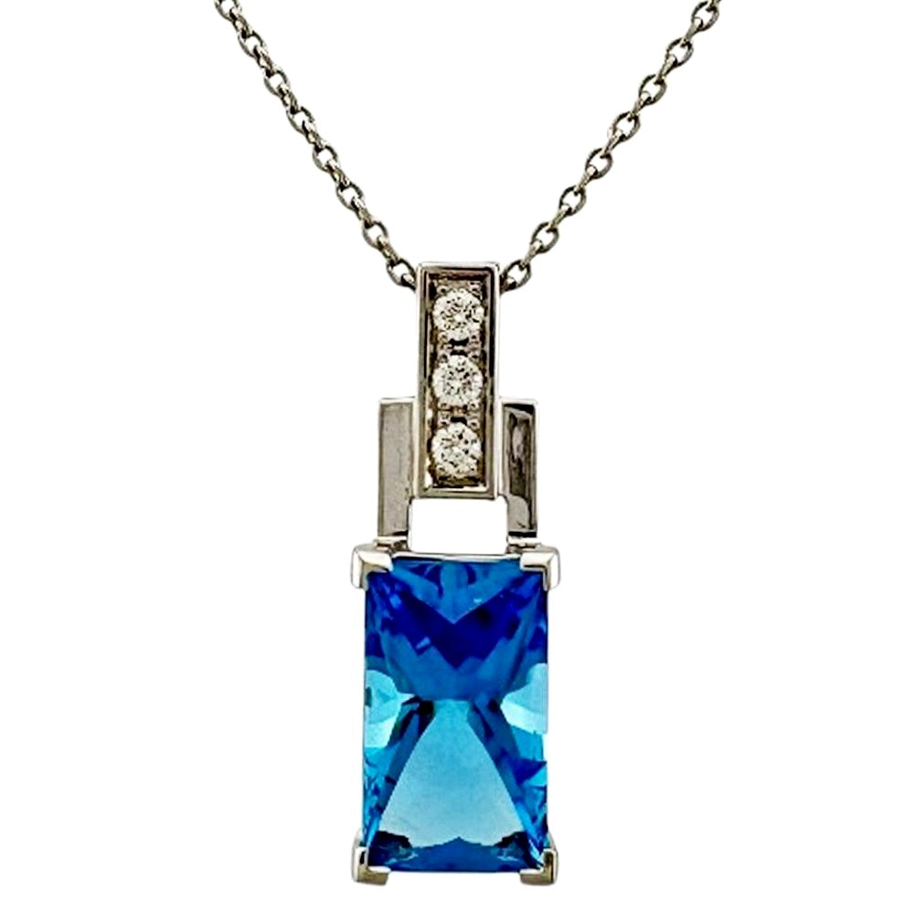 Tasaki 18K white gold necklace with diamond pendant for ladies, silver color, weight 5.1g