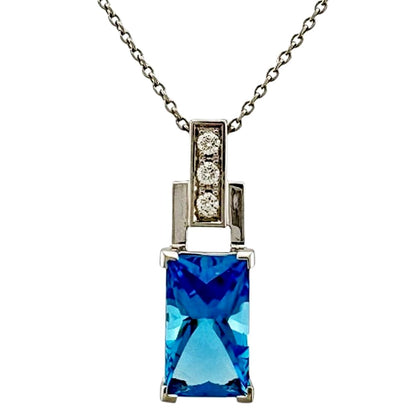 Tasaki 18K white gold necklace with diamond pendant for ladies, silver color, weight 5.1g