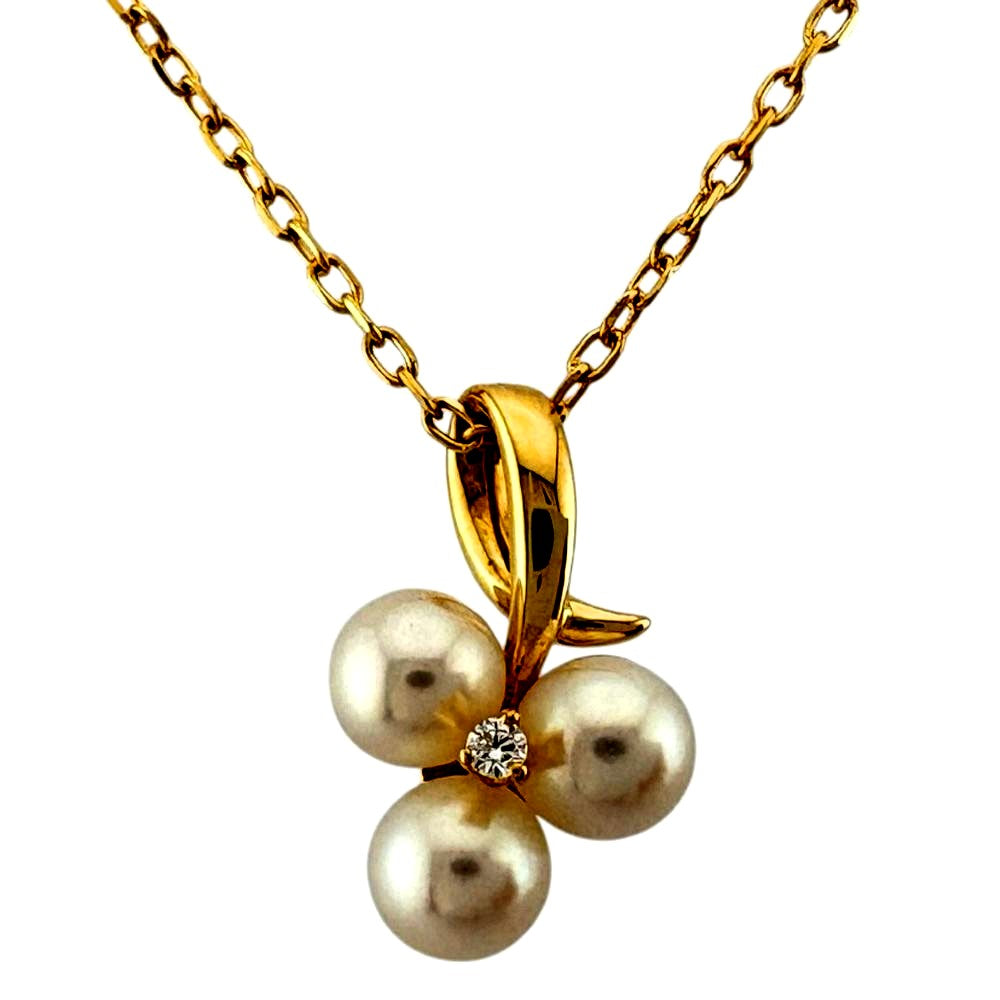 Mikimoto ladies necklace in 18K yellow gold featuring a single pearl weighing 3.1 grams