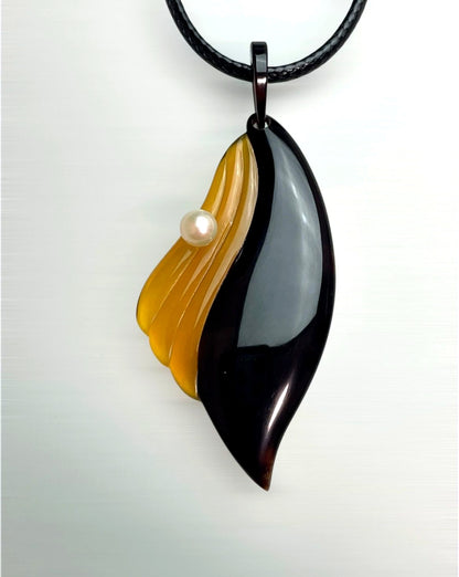 Japanese traditional turtle shell pendant necklace with Akoya pearl on a 42cm+5cm chain