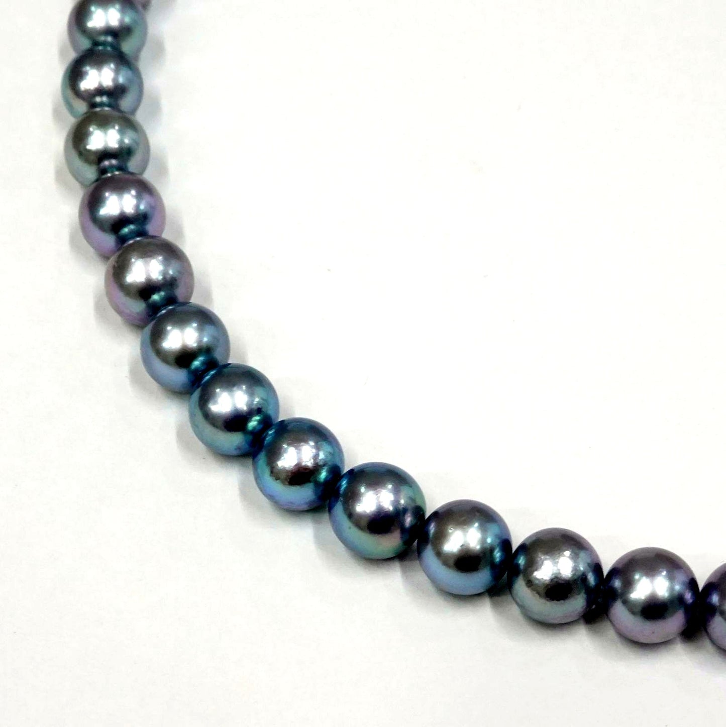 Tasaki Akoya pearl necklace with 7.5-8.0mm pearls and silver fittings, 41cm length