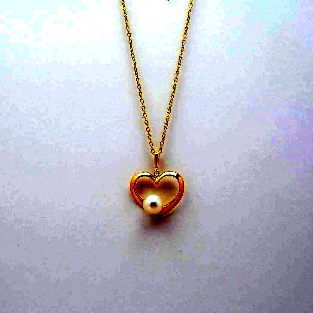 Mikimoto Heart Motif Akoya pearl pendant necklace with 6.2mm pearl in 18K yellow gold on a 40cm chain