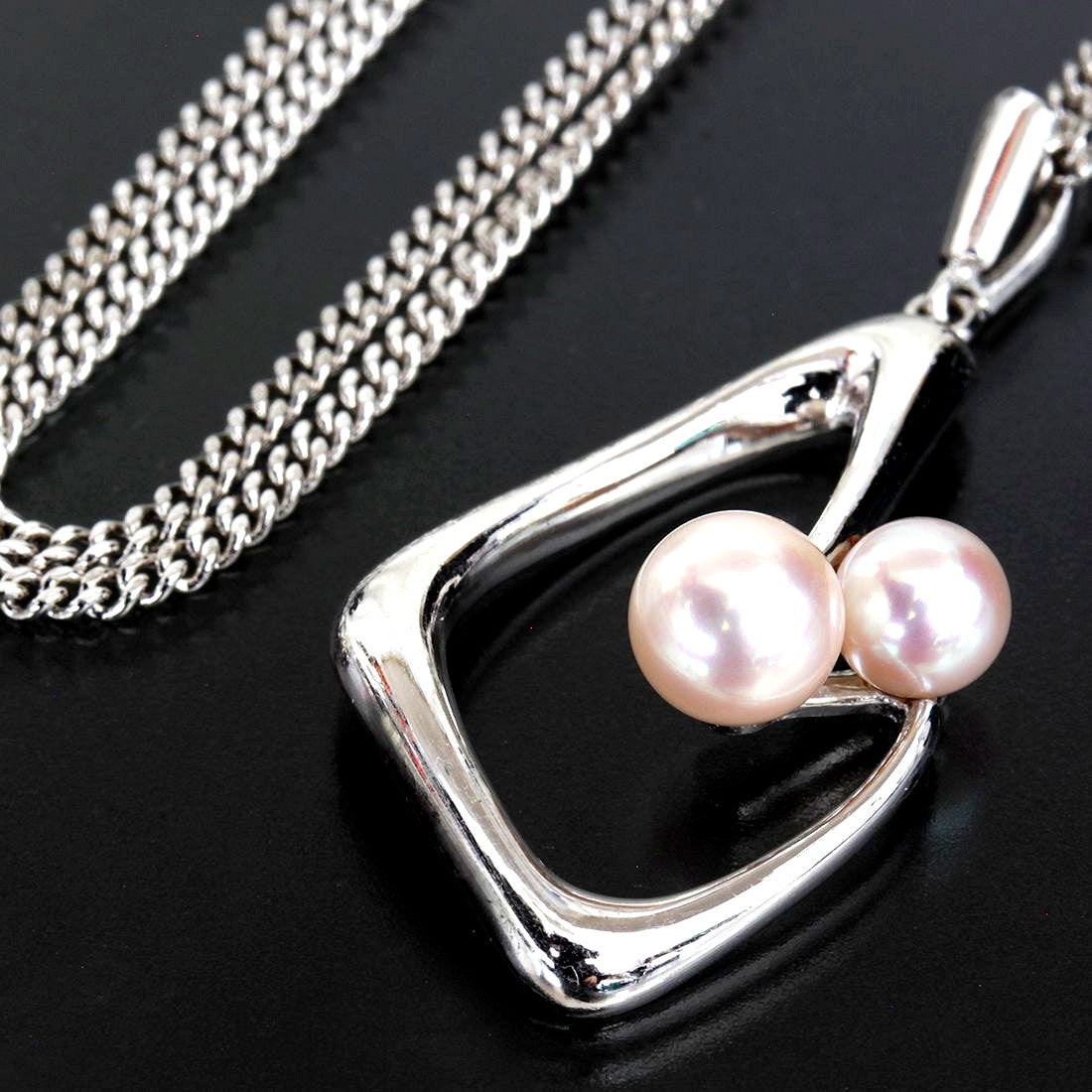 Mikimoto pearl necklace 45cm silver with two pearls of 6.1 mm and 5.2 mm size