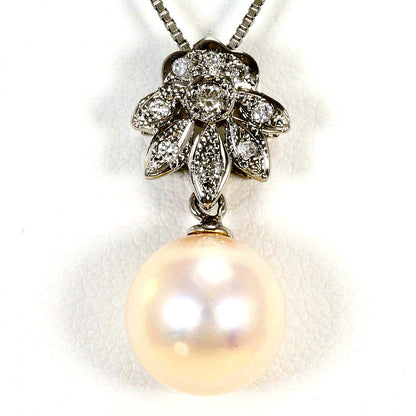 K18 white gold necklace with Akoya pearl and 0.12 ct diamond pendant on 45cm chain
