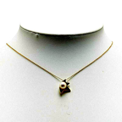 Law Necklace with comet motif made of K18 yellow gold featuring a 9mm pearl and adjustable chain