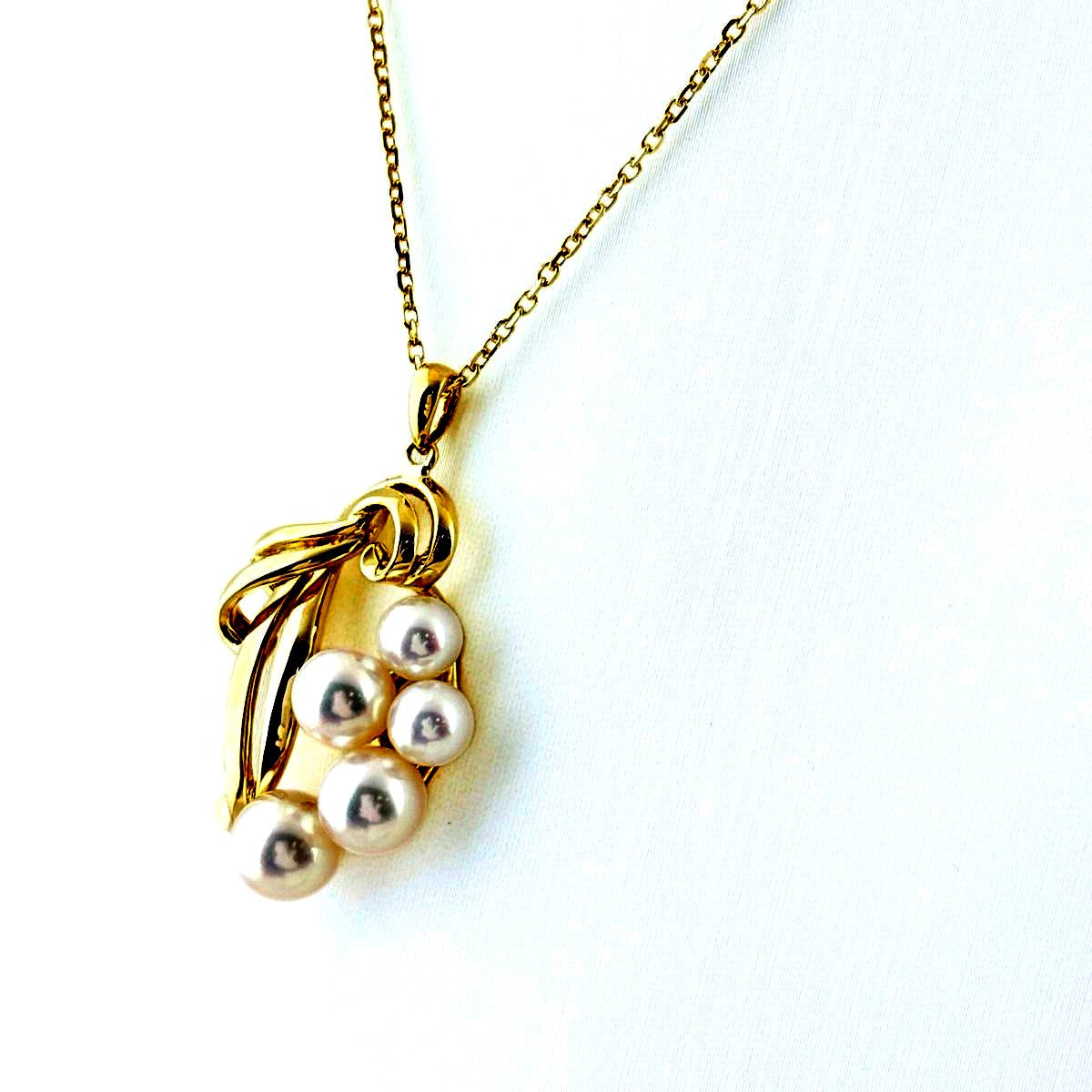 Mikimoto pearl necklace with yellow gold pendant and 39.5 cm chain on white background