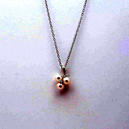 Mikimoto Akoya pearl diamond pendant necklace in white gold with 5.1mm pearls on 40cm chain with inner box