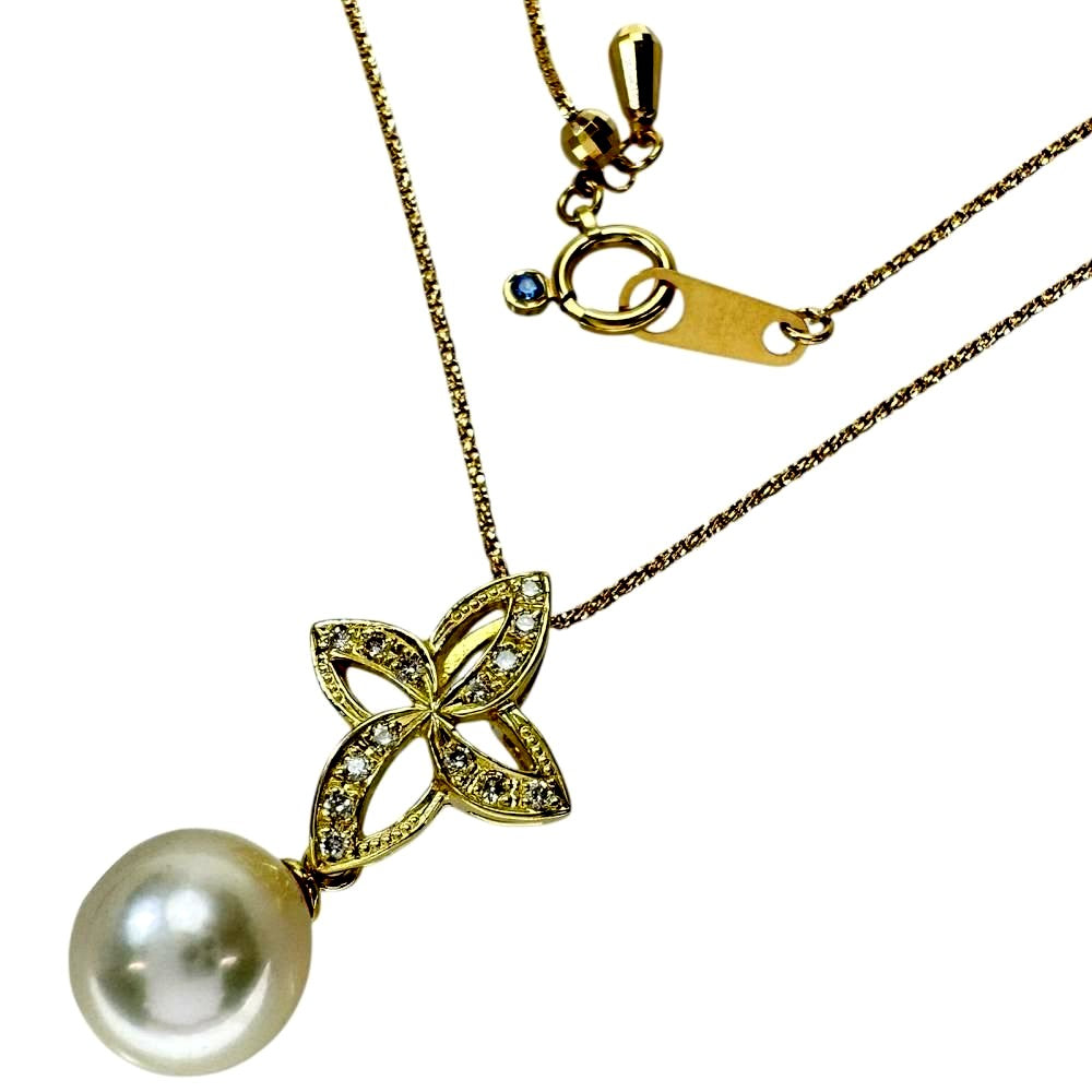 Akoya pearl 9.0mm diamond necklace set in 18K gold with 45cm chain shown on white background