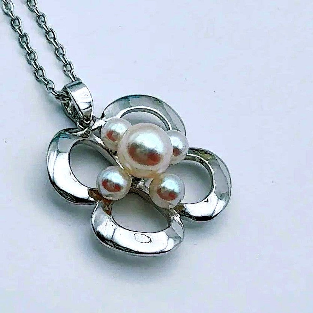 MIKIMOTO silver necklace with 2 cm pendant and 6-3 mm pearls on a 41 cm chain