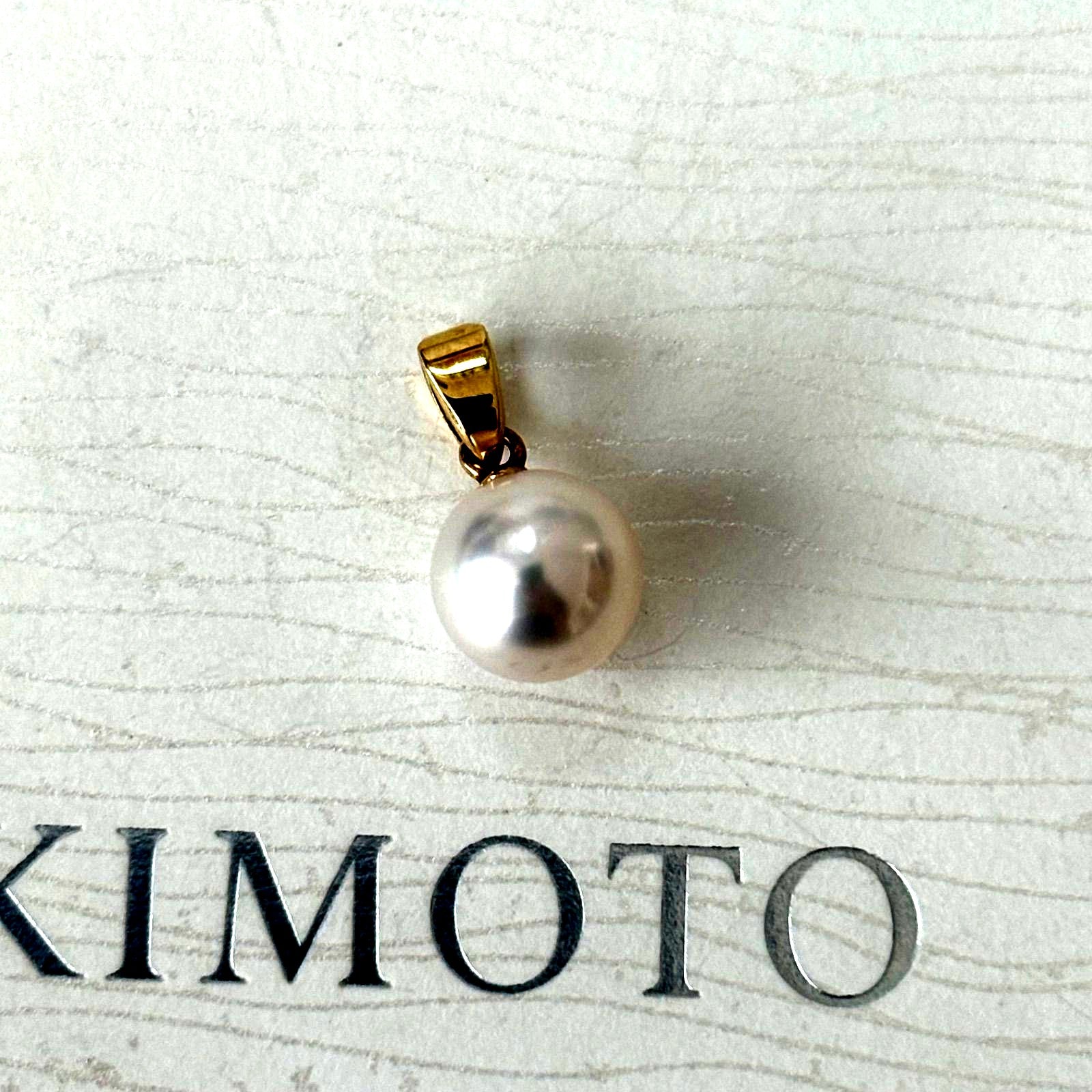 453 Mikimoto necklace featuring a 7.8mm pearl set in K14 gold top