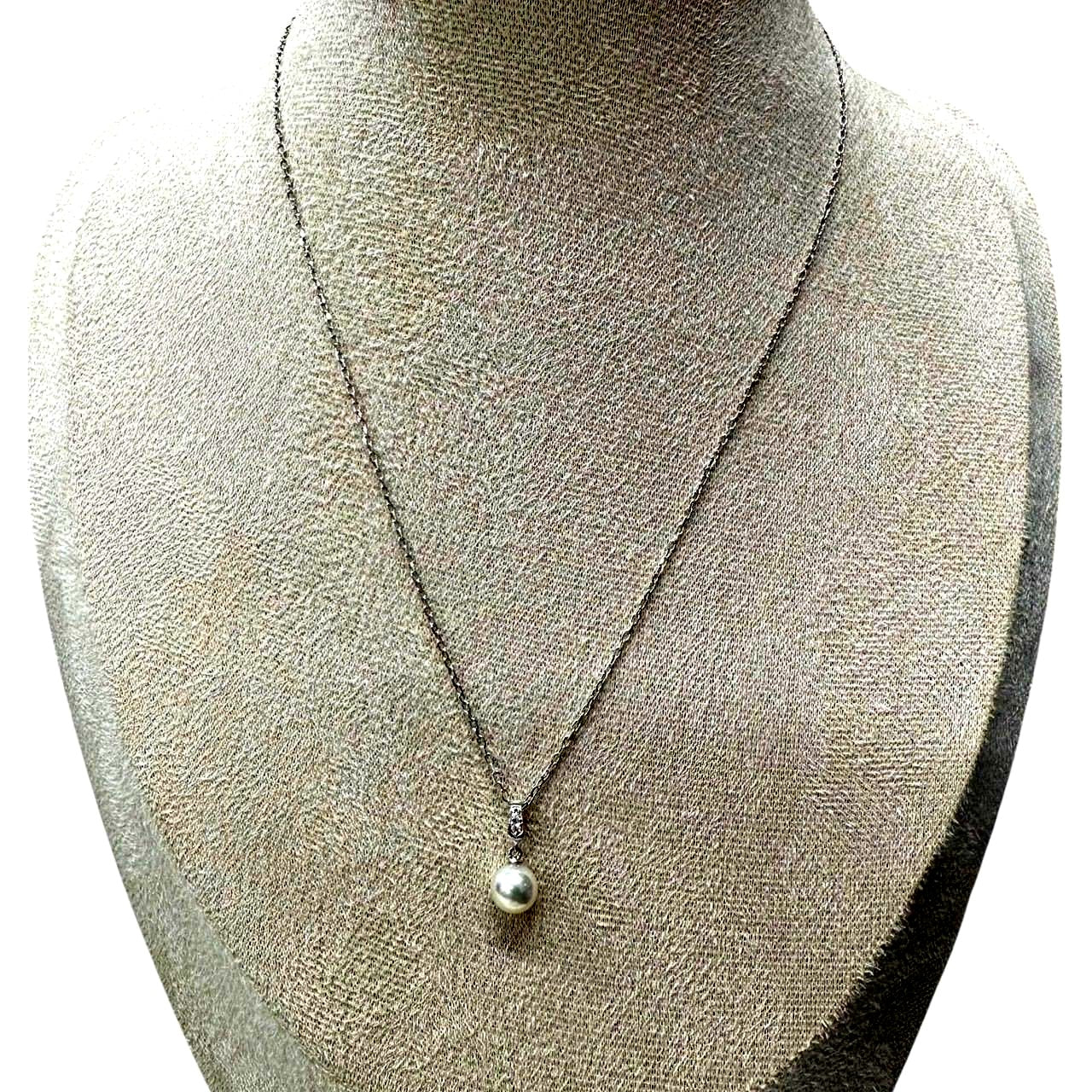 MIKIMOTO K18 white gold necklace featuring a 6.7mm pearl and diamond design, 21cm length