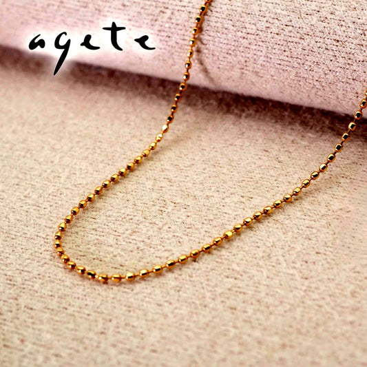 Close-up of Agat Ball Chain Necklace in K10 gold with polished beads and clasp