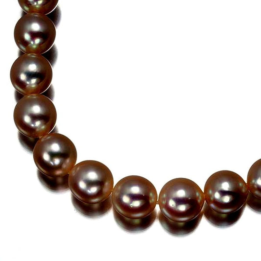 Tasaki silver necklace featuring 8.0-8.4mm pearls measuring approximately 43 cm in length