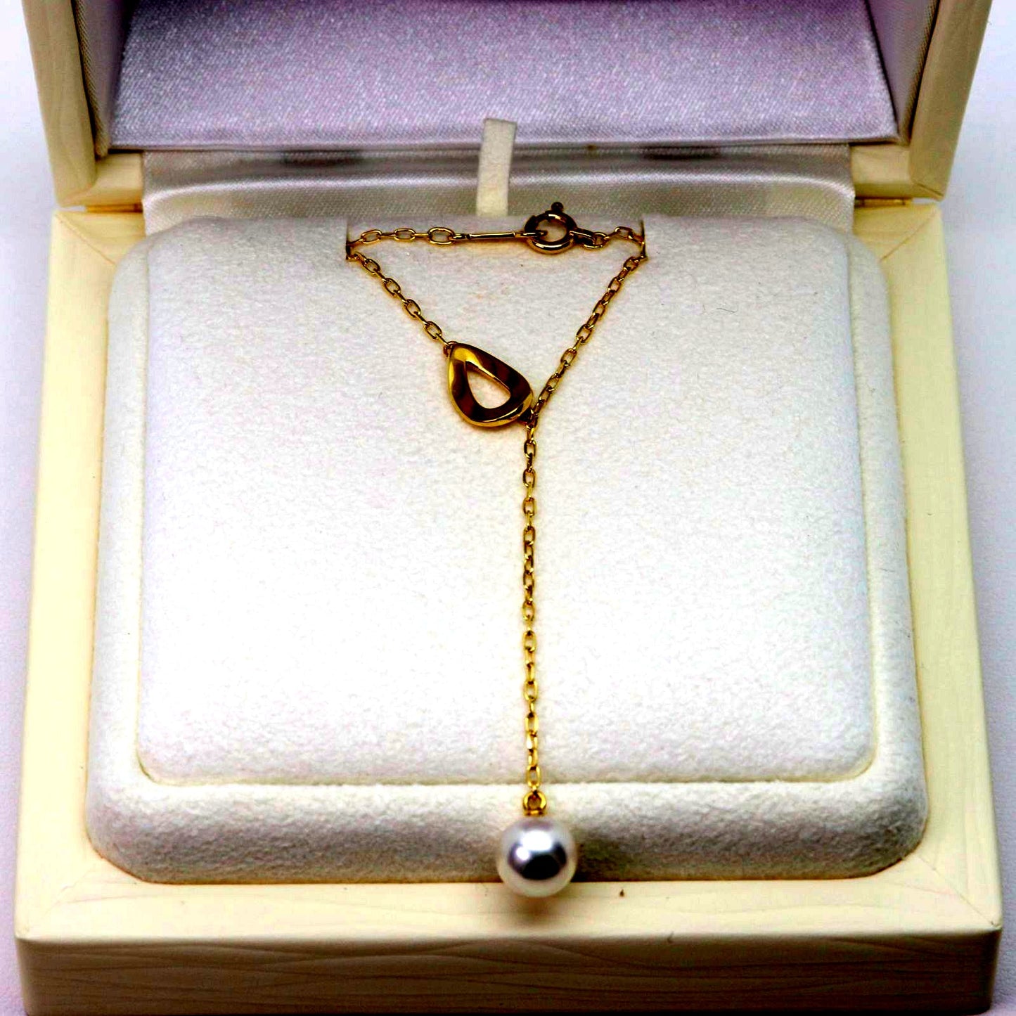 Mikimoto K18 Y-shaped drop pearl necklace featuring lustrous pearls with included box