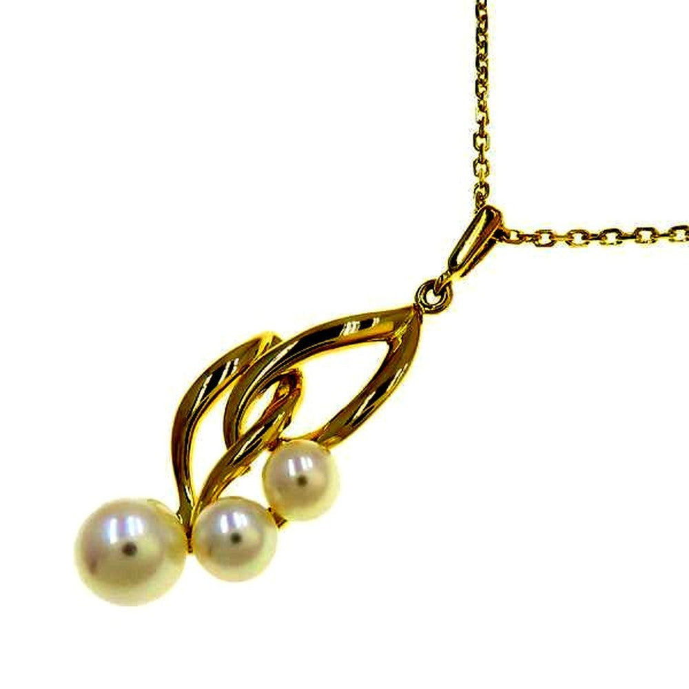 Mikimoto Akoya pearl necklace 41 cm length with round white pearls and silver clasp