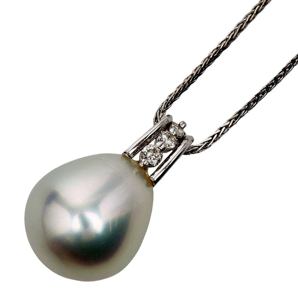 Akoya pearl necklace made of K18 white gold weighing 8.1g with a top width of 13.8mm and height of 22.4mm