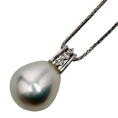 Akoya pearl necklace made of K18 white gold weighing 8.1g with a top width of 13.8mm and height of 22.4mm