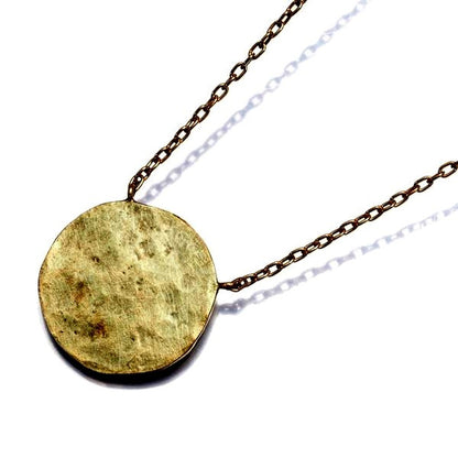 Agete necklace with hammer finish round plate pendant in 10K yellow gold, 40 cm chain length