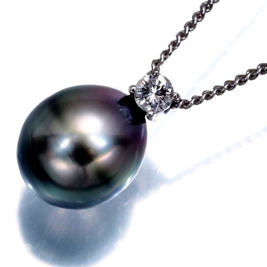 Tasaki necklace featuring a 9.5mm black pearl and 0.11ct diamonds in platinum setting with 41/44 cm chain