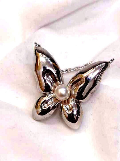 Mikimoto silver necklace with a pearl and butterfly pendant on a 41 cm chain