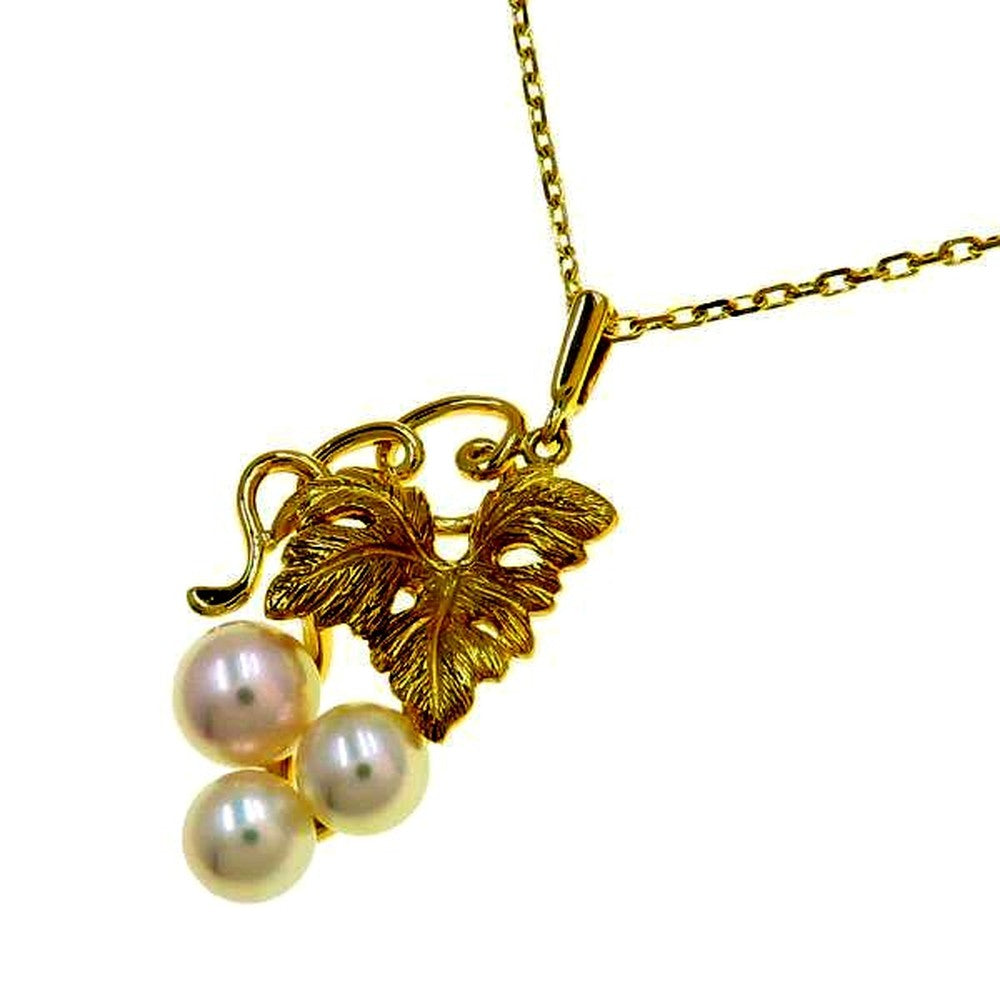Mikimoto Akoya pearl necklace 40 cm length with lustrous white pearls and silver clasp