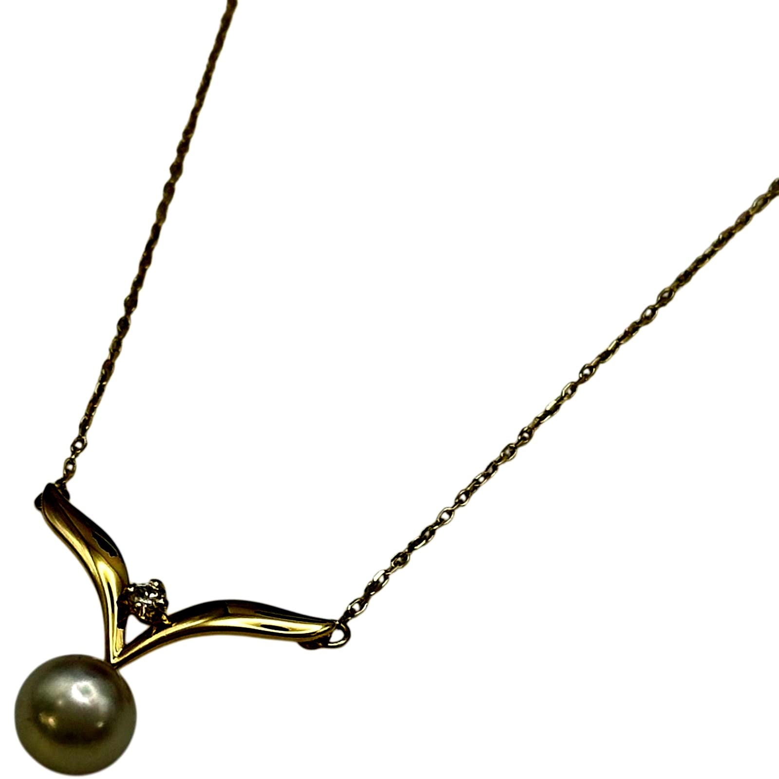Mikimoto K18 gold necklace featuring a pearl and diamond pendant on a 37cm chain