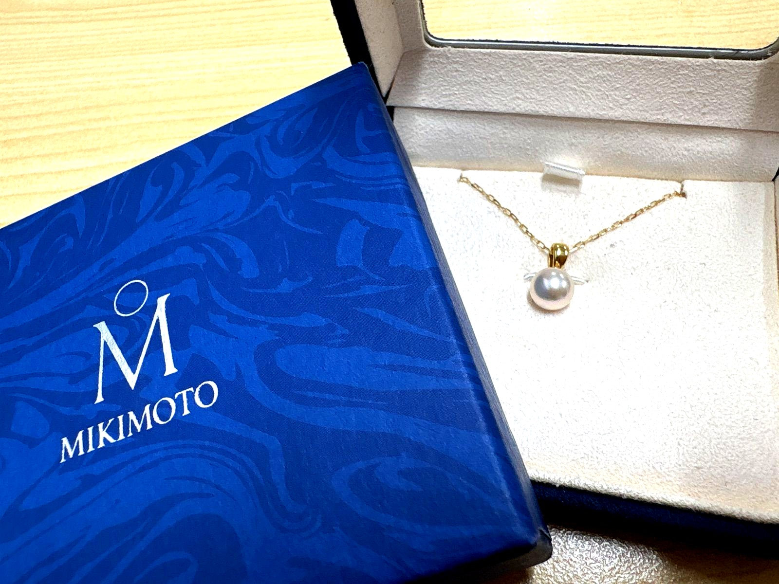 MIKIMOTO pearl necklace with 6.8mm pearls on a 40cm yellow gold chain