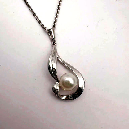 Mikimoto Necklace with 6.2mm pearl pendant and 40.5cm chain in silver tone