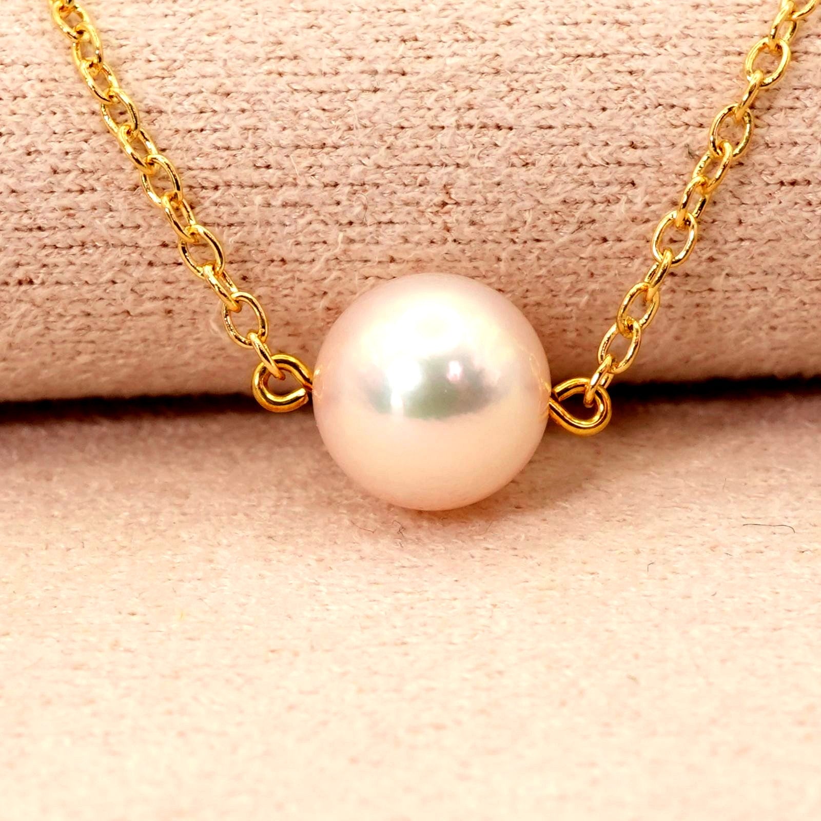 Mikimoto K18 Akoya pearl necklace model 25-420S featuring a single pearl on a gold chain
