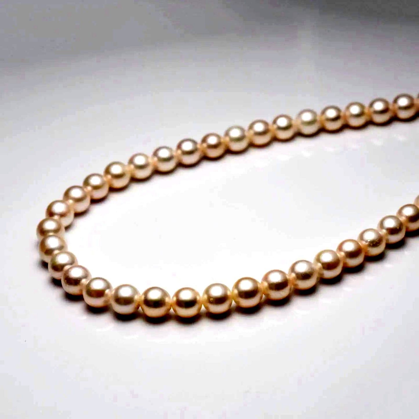 Akoya pearl necklace with 7.5-8mm white pearls and silver clasp measuring 42cm length