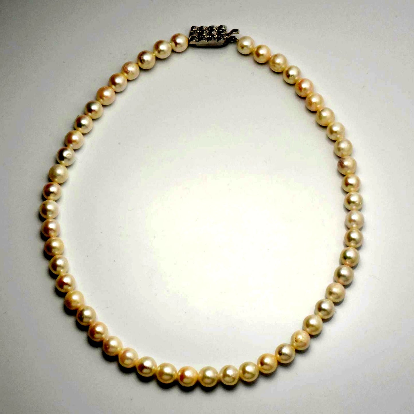 Akoya pearl necklace featuring 8-8.5mm round pearls on a 42cm string with silver clasp