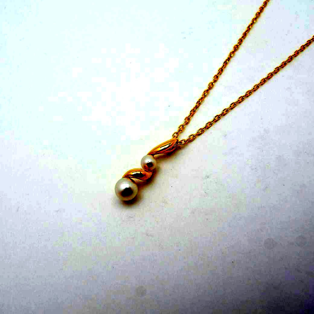 Mikimoto Akoya pearl pendant necklace with 4.8mm and 3.5mm pearls on 40cm K18YG chain