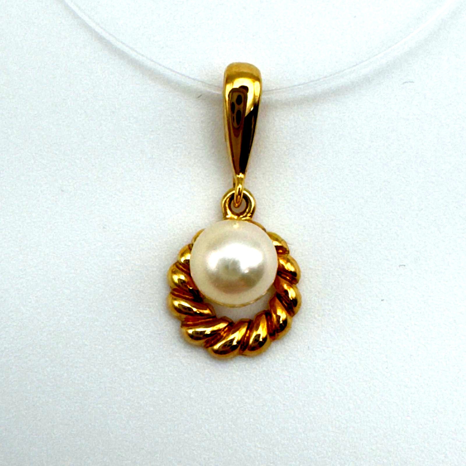 Mikimoto Necklace Top featuring a 4.9mm pearl set in a K18 gold setting weighing 0.9 grams
