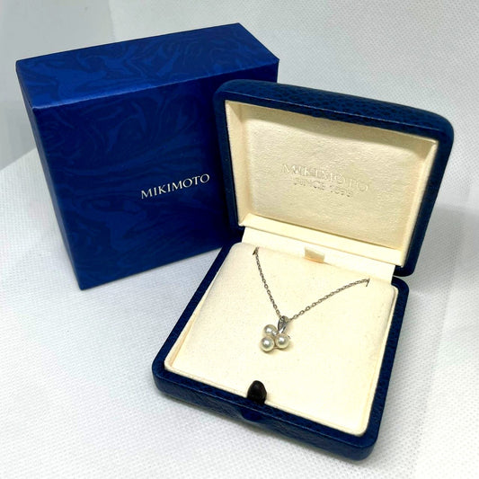 MIKIMOTO pearl necklace with 5mm Akoya pearls, 40cm white gold chain, and diamond pendant