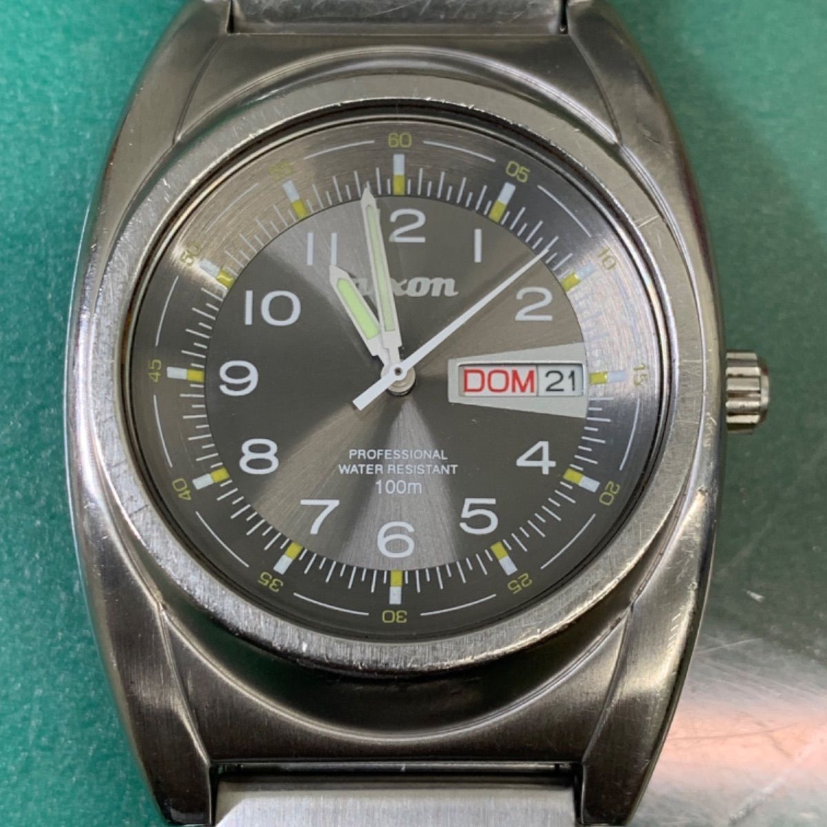 NIXON R6-3993 Quartz Men's Watch — Japanese
