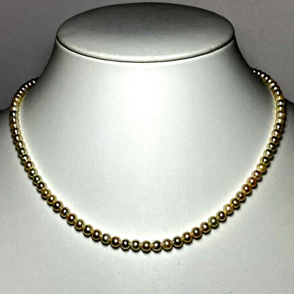 Akoya pearl baby pearl necklace featuring 4.0-4.5mm pearls with 42cm length displayed on white background