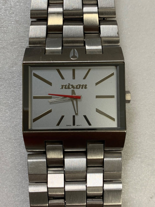 NIXON R7-1521 Quartz Men's Watch — Japanese