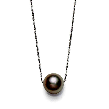 Pt850 solitaire pendant featuring a 6.5-7mm white Akoya pearl with pink luster on 40cm chain
