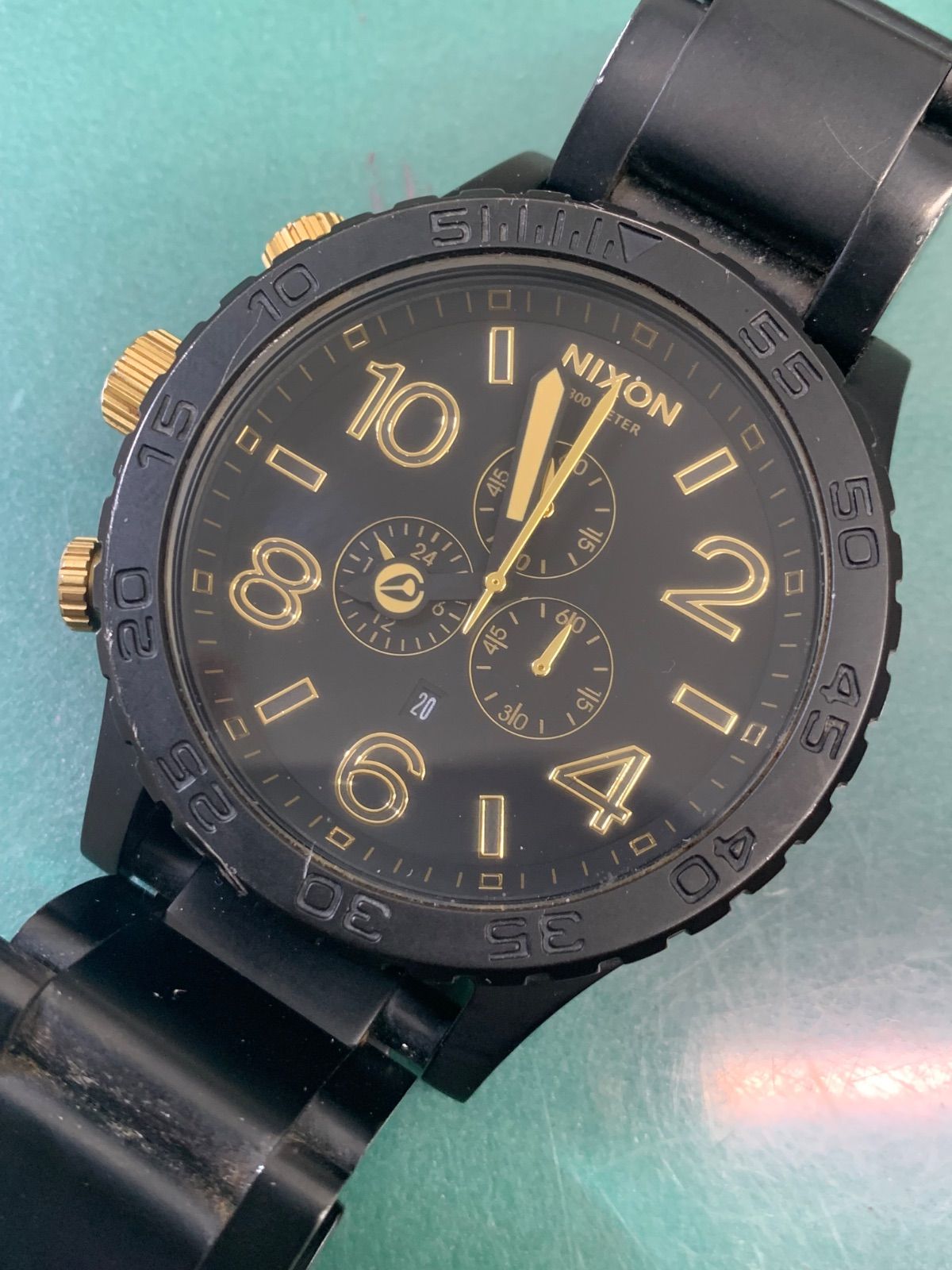 NIXON R6-7586 Quartz Men's Watch — Japanese