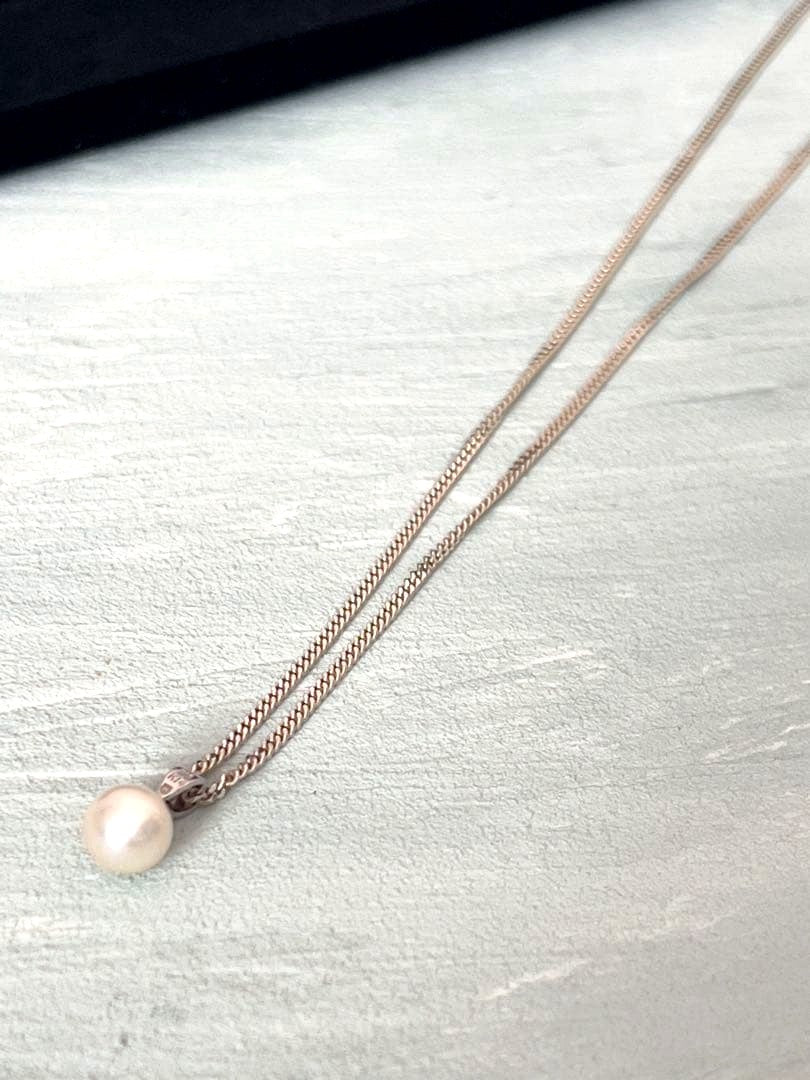 Akoya pearl necklace with 7.7mm pearls on a 41cm 925 silver chain and K14WG white gold accents