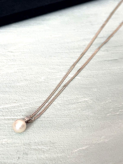 Akoya pearl necklace with 7.7mm pearls on a 41cm 925 silver chain and K14WG white gold accents