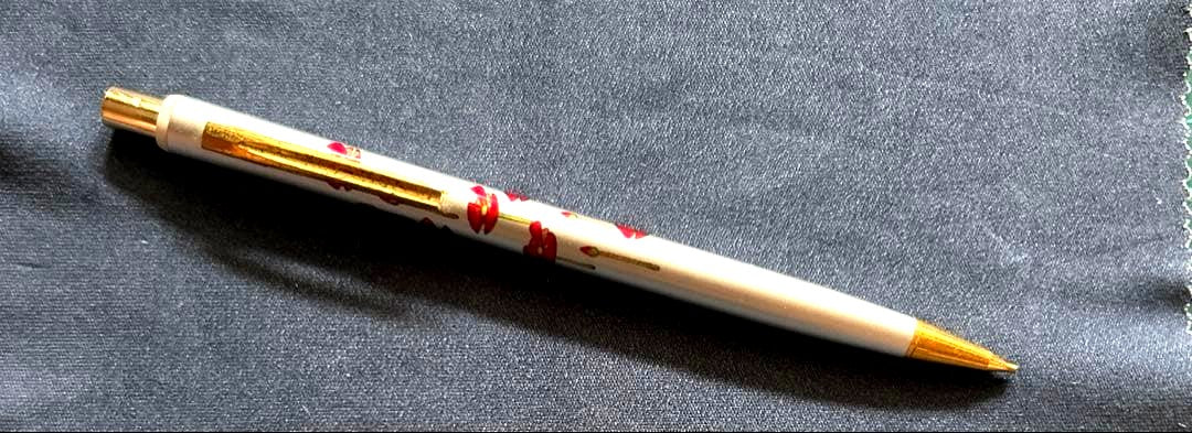 Showa era silver metal Pilot mechanical pencil with flower pattern, vintage design, minor small scratches