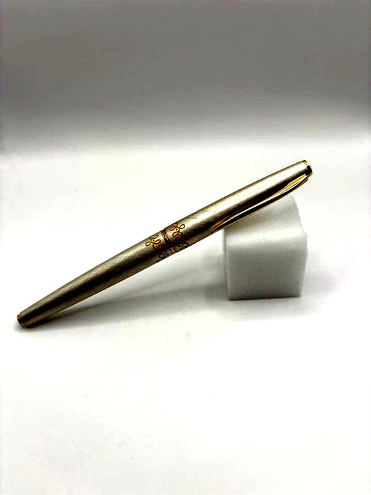 Pilot fountain pen with silver body and 18K gold decoration from Japan
