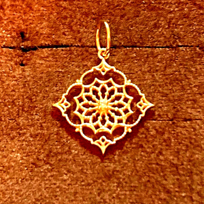 Agete K10 yellow gold charm necklace featuring a sparkling diamond pendant
