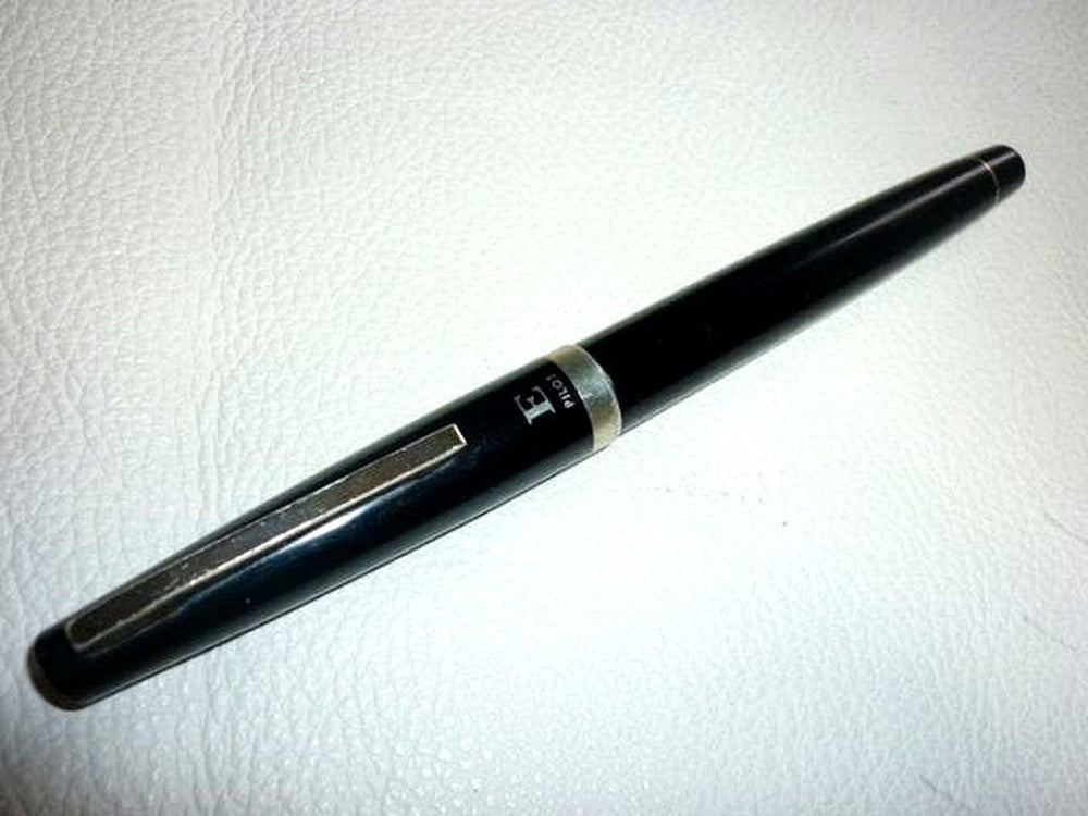 Pilot E-300 fountain pen with 14K-585 nib, cartridge ink, silver body, engraved PILOT E-300 GR 03