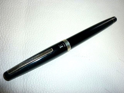 Pilot E-300 fountain pen with 14K-585 nib, cartridge ink, silver body, engraved PILOT E-300 GR 03