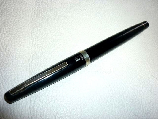 Pilot E-300 fountain pen with 14K-585 nib, cartridge ink, silver body, engraved PILOT E-300 GR 03