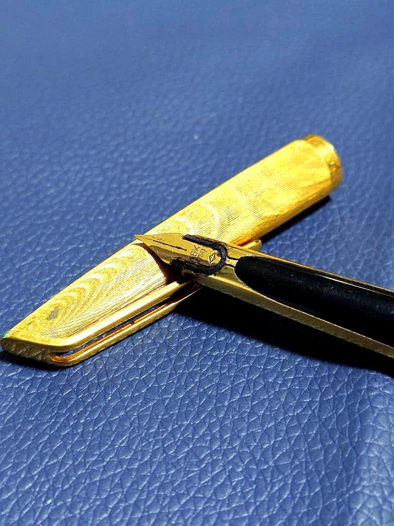 Used Waterman C/F fountain pen with 18K nib showing plating peeling and no cartridge included
